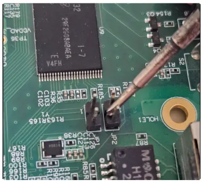 Cortocircuito del jumper JP2